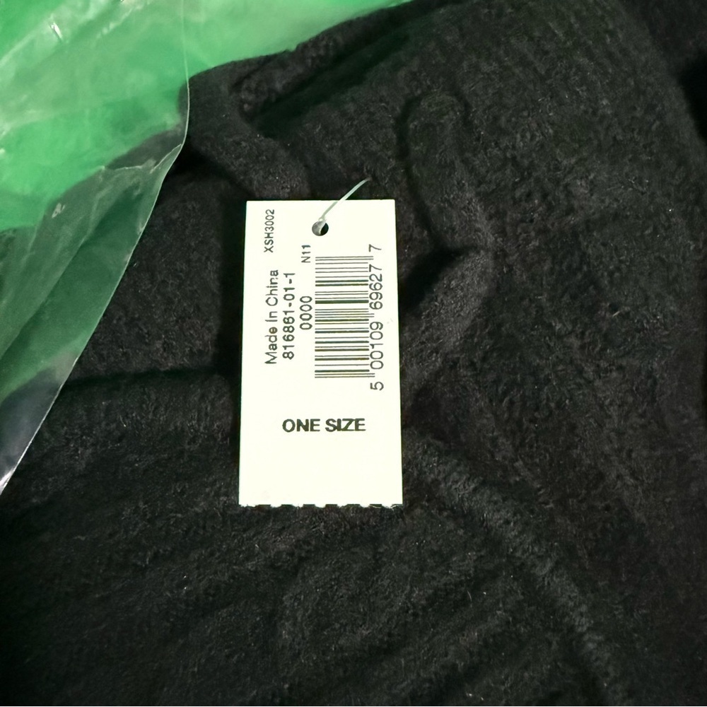 NWT Gap CashSoft Cold Weather Travel Set Black - Picture 2 of 2